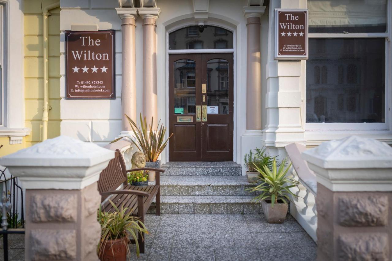 The Wilton Hotel Ландъндо Екстериор снимка